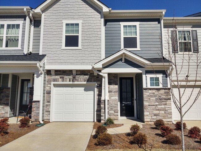Primary Photo - Move-in ready Townhome located in the Perg...