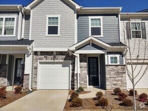 Building Photo - Move-in ready Townhome located in the Perg...