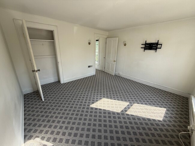 Building Photo - 344 Loeffler Ave