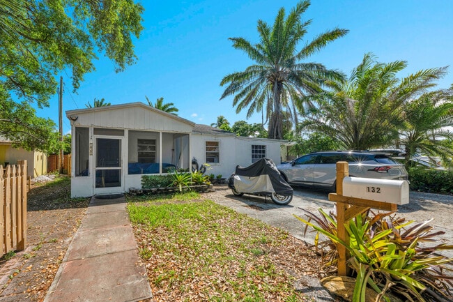 Building Photo - 132 E Central Blvd