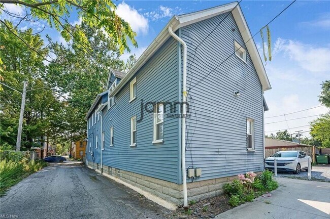 Building Photo - 1960 Randall Rd