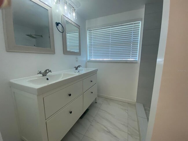 Building Photo - 1601 Faust Dr
