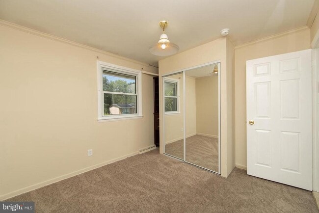 Building Photo - 15 Knollwood Dr