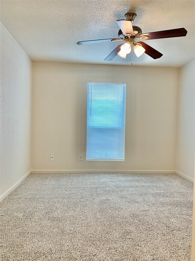 Building Photo - 8100 Creekbend Dr