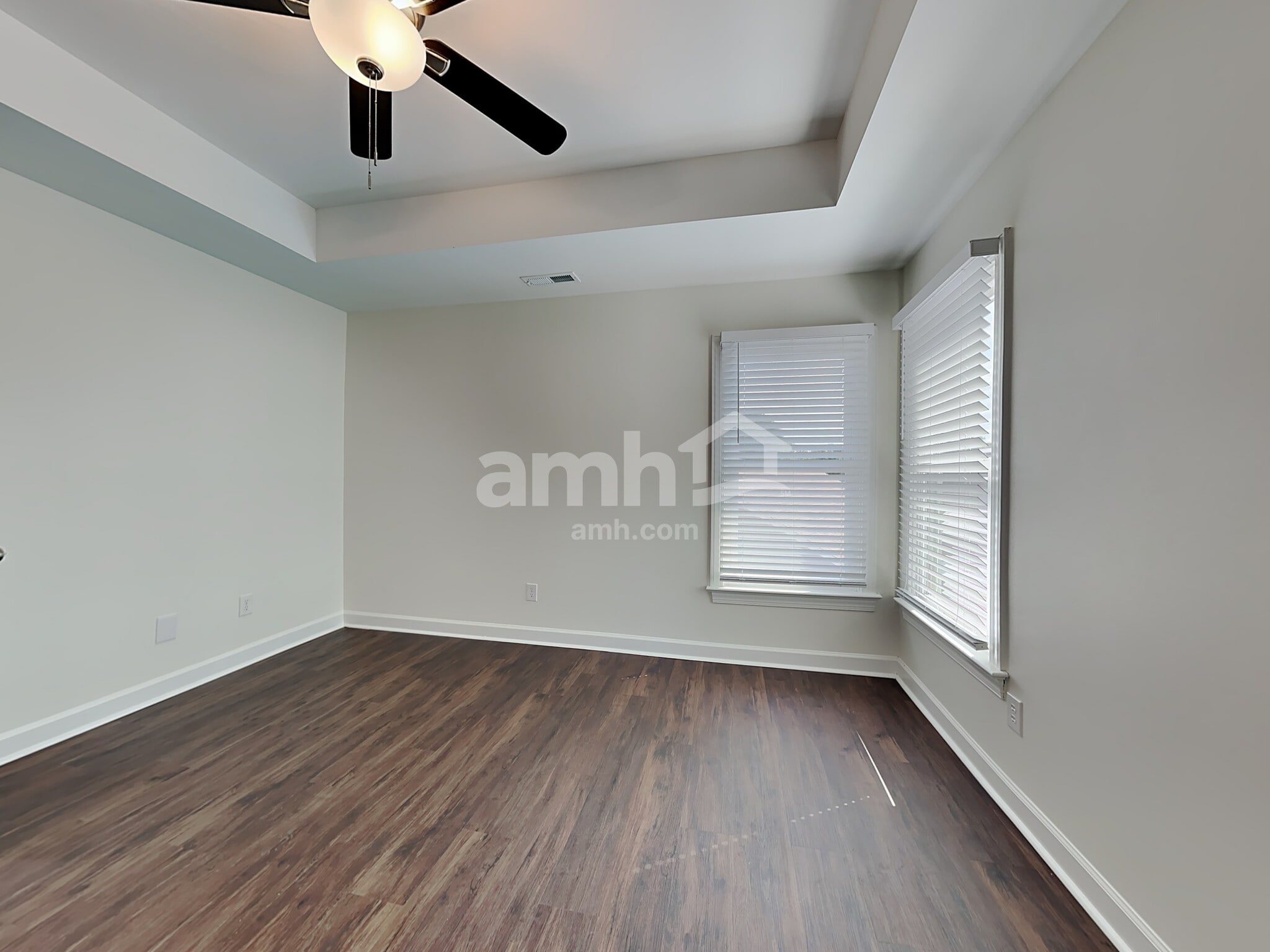 Building Photo - 135 Lonetree Dr