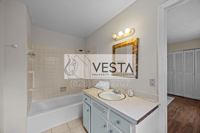 Building Photo - 90 Knob Hill Rd