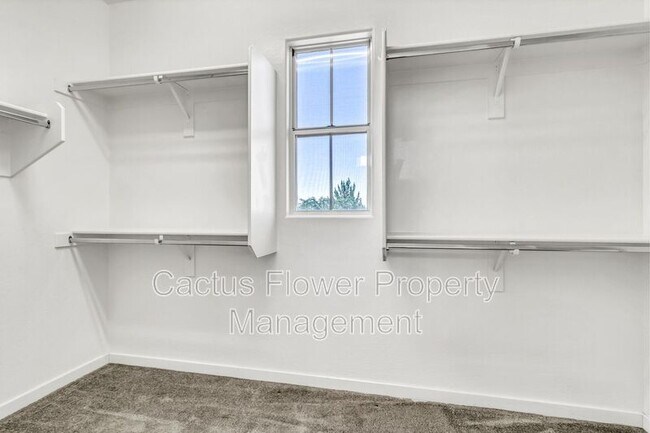 Building Photo - 2734 S Santa Rita