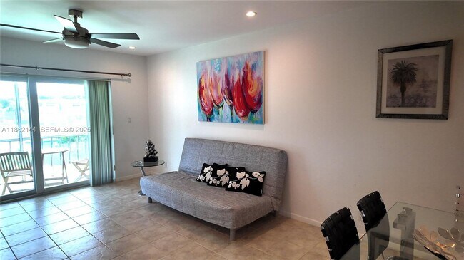 Building Photo - 5200 Washington St