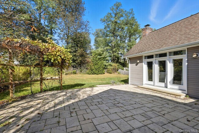 Building Photo - 45 Evergreen Ave