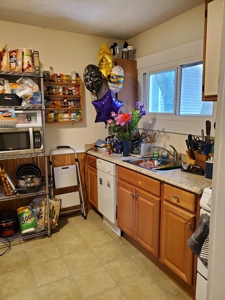 Building Photo - 17 Bay