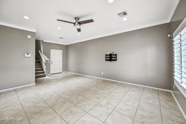 Building Photo - 634 W Kerry Ln