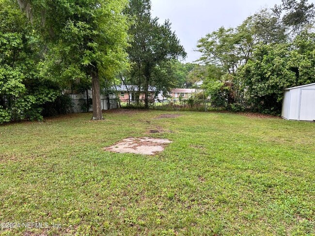 Building Photo - 555 Nightingale St