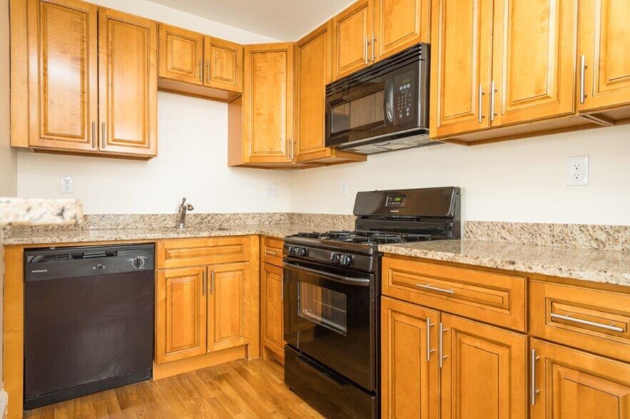 Building Photo - 119 Highland Ave