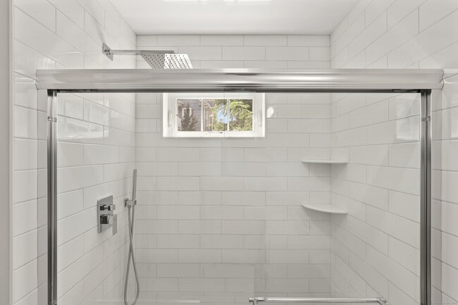 Building Photo - 34 Wilson St