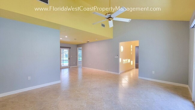 Building Photo - CLASSIC SARASOTA POOL HOME WITH UPDATES AN...