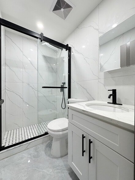 Building Photo - 333 87th St