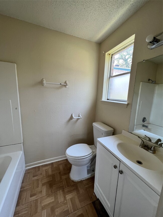 Building Photo - 610 Wood Smoke Dr