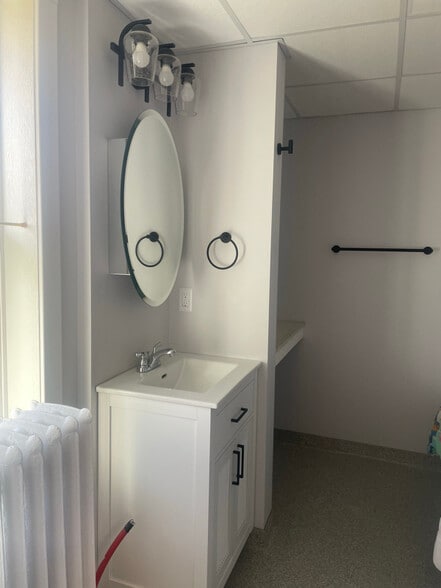 Building Photo - 1826 E Superior St