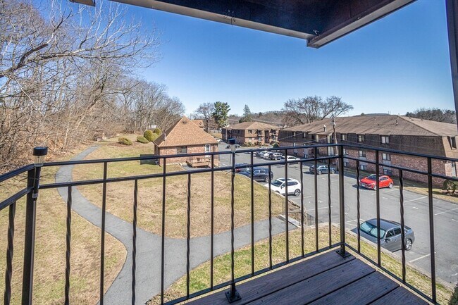 Building Photo - 645 W Lowell Ave