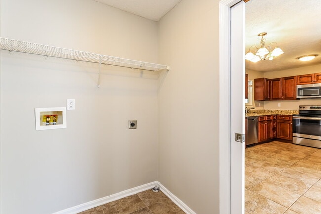 Building Photo - 11107 Meadow Chase Ct