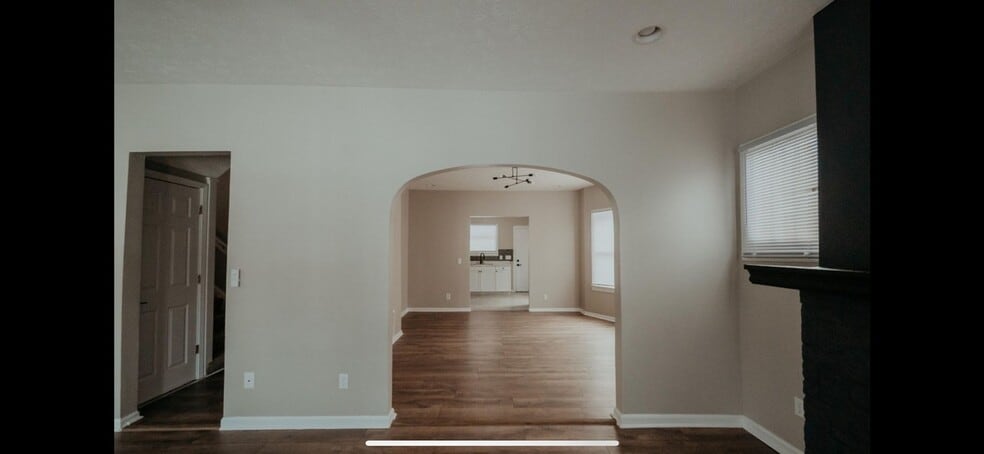 Building Photo - 637 S 44th St