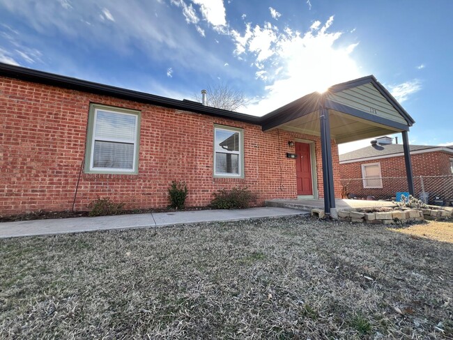 Primary Photo - Charming & Fully Remodeled 2-Bedroom Home ...