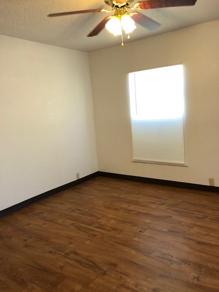 Building Photo - 820 S Avenue A