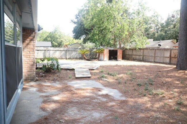 Building Photo - 23527 Canyon Lake Dr