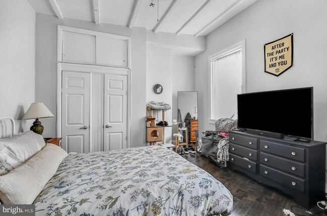 Building Photo - 2567 Kern St