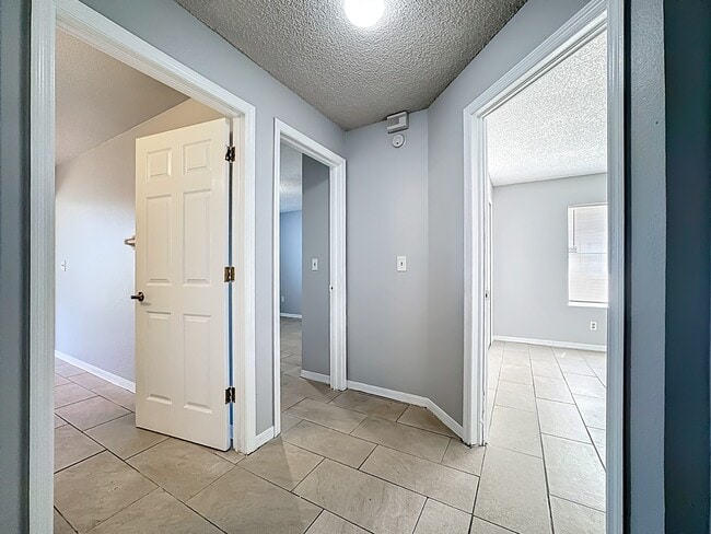 Building Photo - Spacious 4-Bedroom Retreat with 2 Baths in Brandon - 2103 Sq. Ft. of Comfort Awaits!