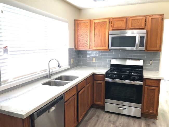 Building Photo - 4819 Sunshine Dr