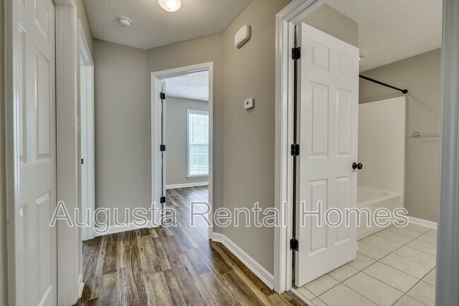 Building Photo - 1054 Grove Landing Ln