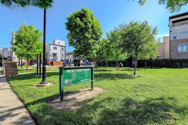 Building Photo - 4406 Eli St