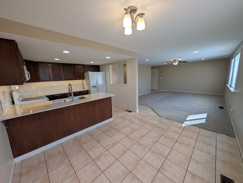 Building Photo - 2718 Powder Dr