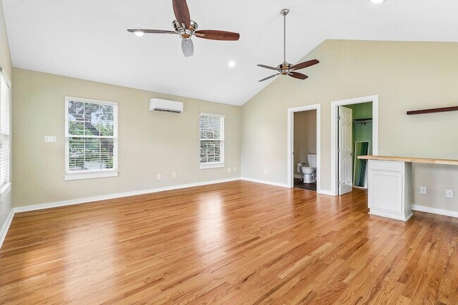 Building Photo - 4315 Bellvue Ave