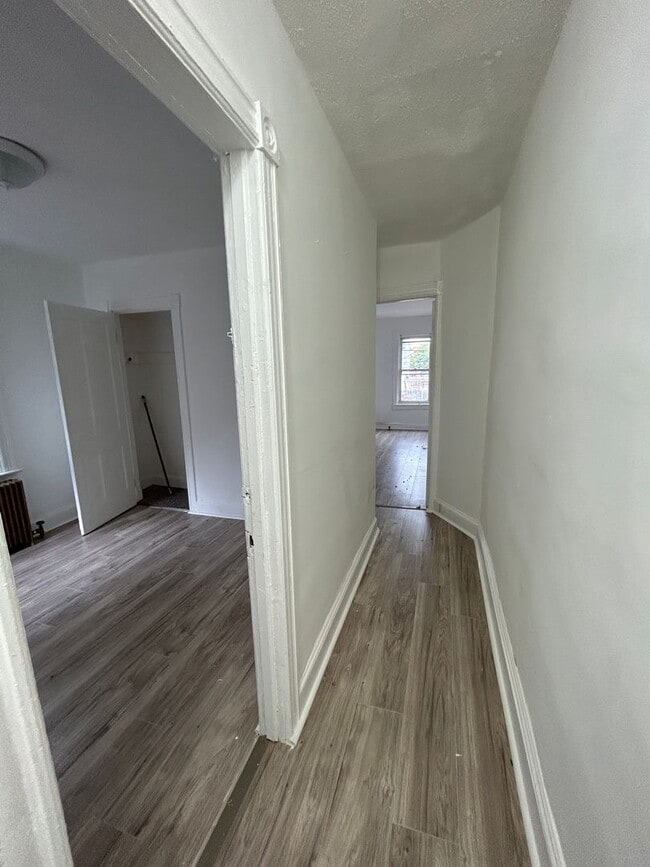 Building Photo - 39 Adeline St