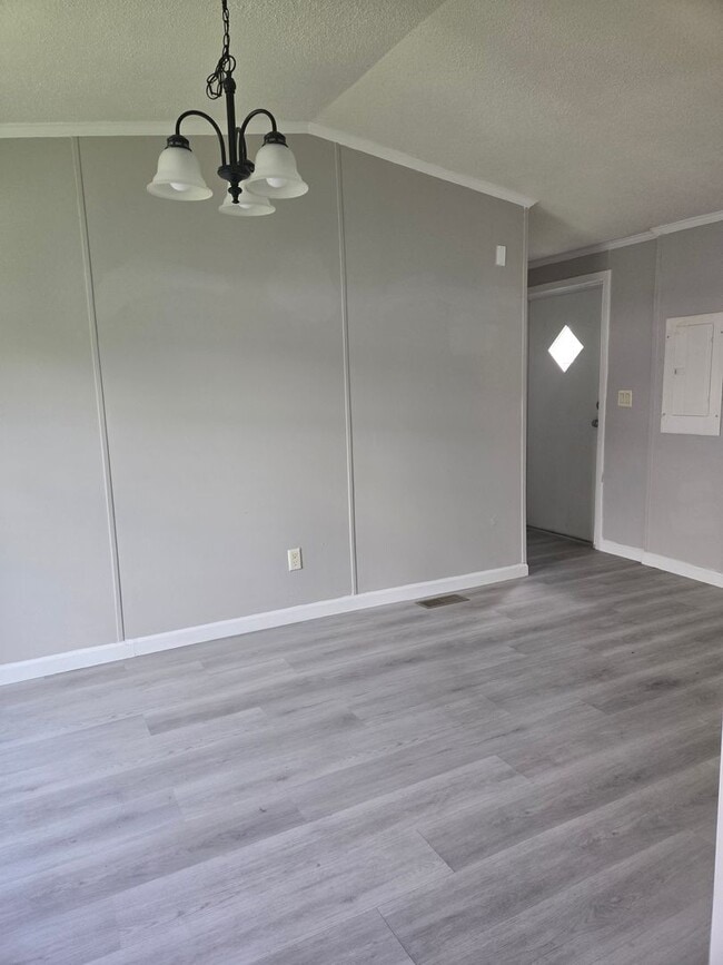 Building Photo - 3 Bedroom, 2 Bath mobile home