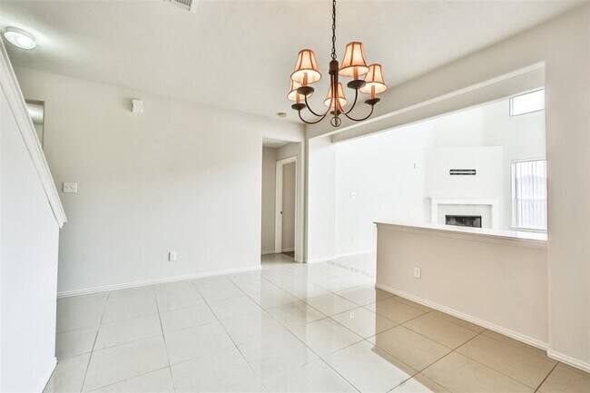 Building Photo - 911 Merlin Roost Ct