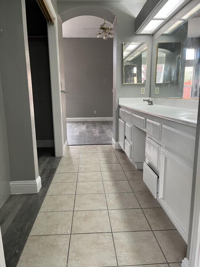 Building Photo - 2021 Nand Dr