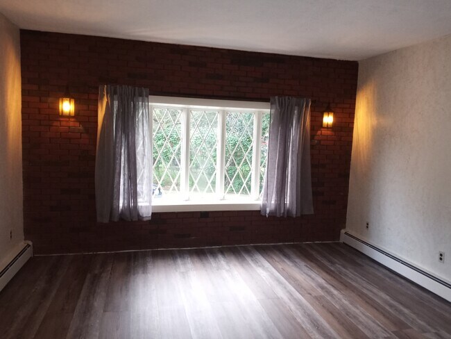 Building Photo - 105 Illsley St