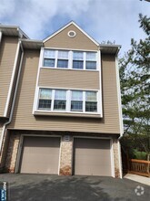 Building Photo - 567 Windsor Dr