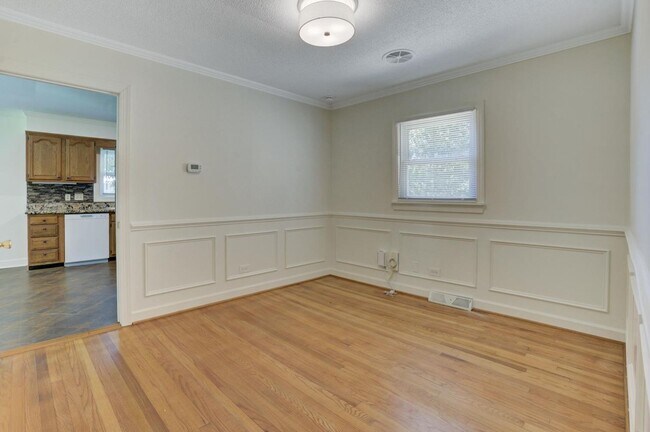 Building Photo - 121 Marshdale Ave SW