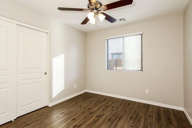 Building Photo - 14105 W Rosewood Dr