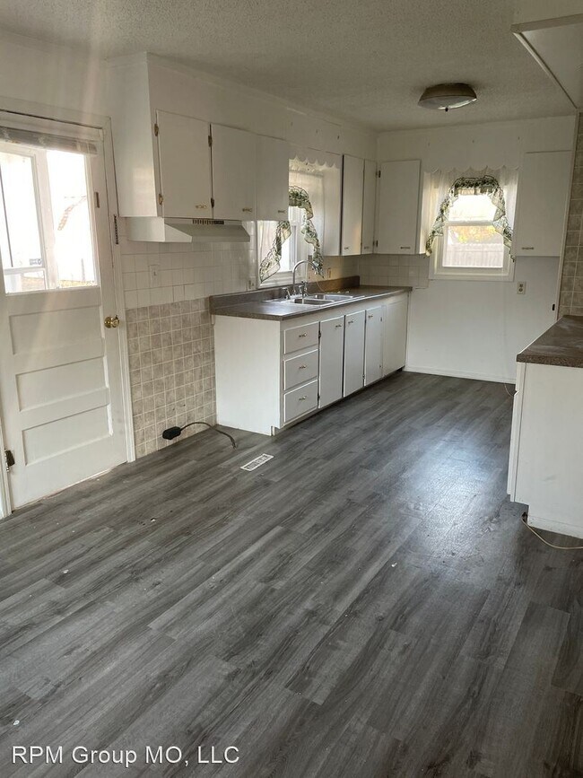 Building Photo - 4 br, 1.5 bath House - 1637 E Blaine Street