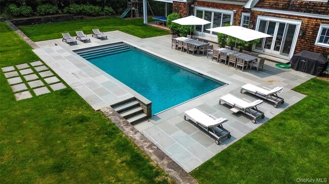 Building Photo - 14 West Hills Ct