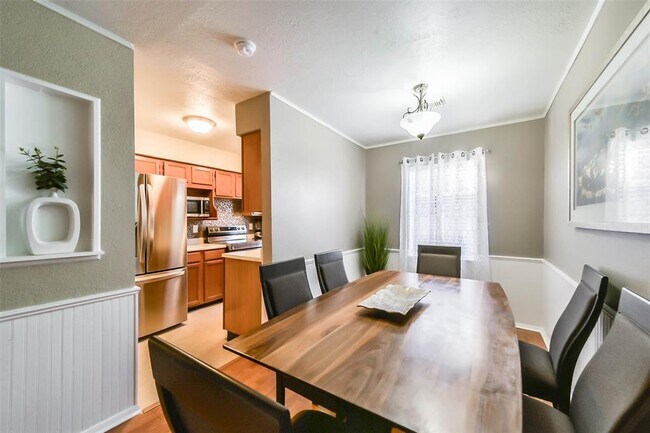 Building Photo - 1413 Ramada Dr