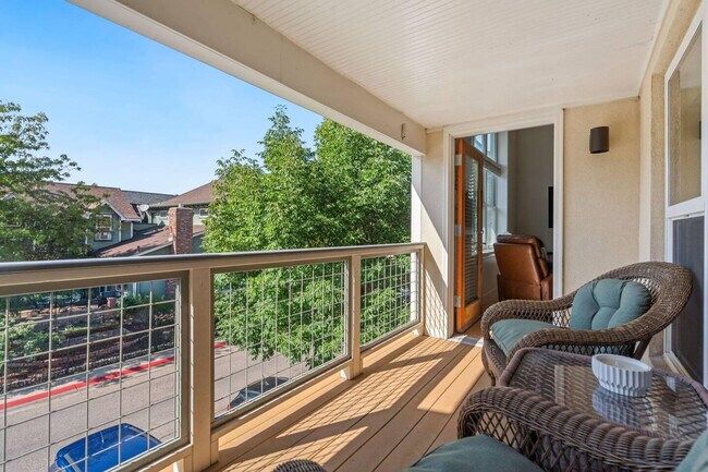 Building Photo - 330 N Howes St