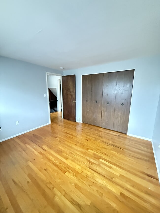 Building Photo - 176 N Christine Cir