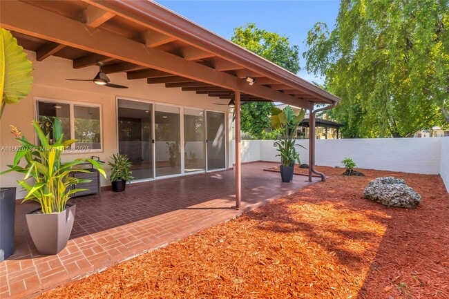 Building Photo - 9131 Fontainebleau Blvd