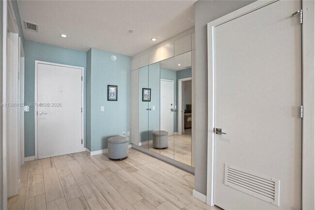 Building Photo - 480 NE 31st St